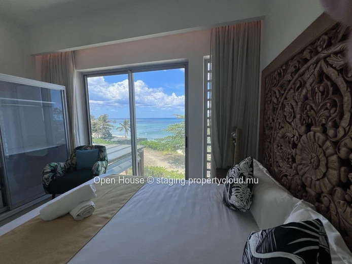 Oceanfront penthouse, 2 bedrooms with en suite bathrooms, direct access to the sea, jacuzzi, terrace, panoramic sea v...