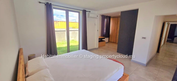 Découvrez cette charmante maison familiale meublée et équipée de 310 m² sur un terrain de 222 toises, idéalement situ...