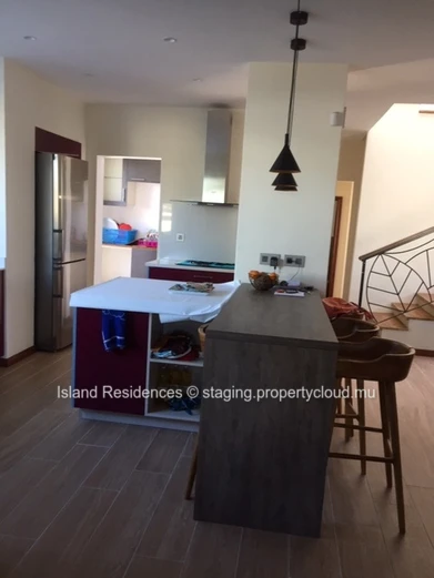 Villa meublée spacieuse avec 6 chambres, garage et piscine dans un morcellement sécurisé