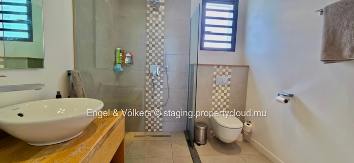 Secluded Island Lifestyle: Spacious Villa with Scenic Mountain Views