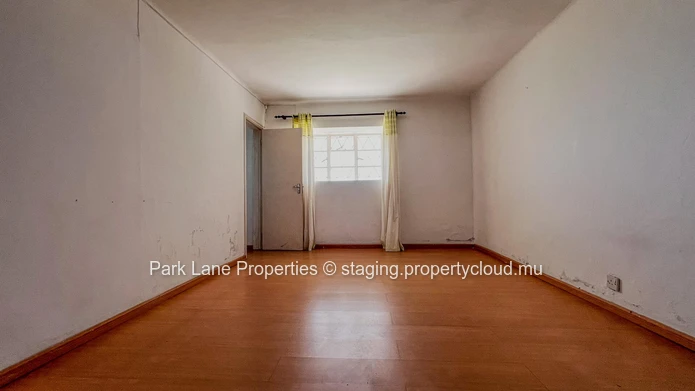 Rare opportunity in Floréal: High potential property on a large plot.