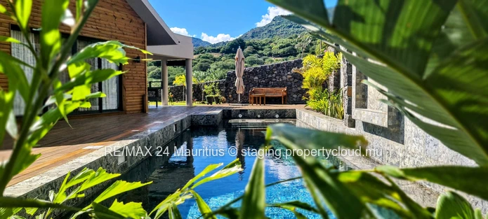Luxury Villas in Gated Sanctuary between Mountains and the Ocean