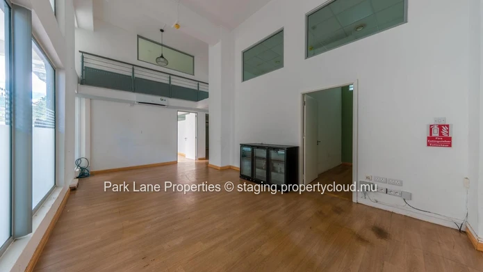 Commercial space ideally situated in the heart of Black River