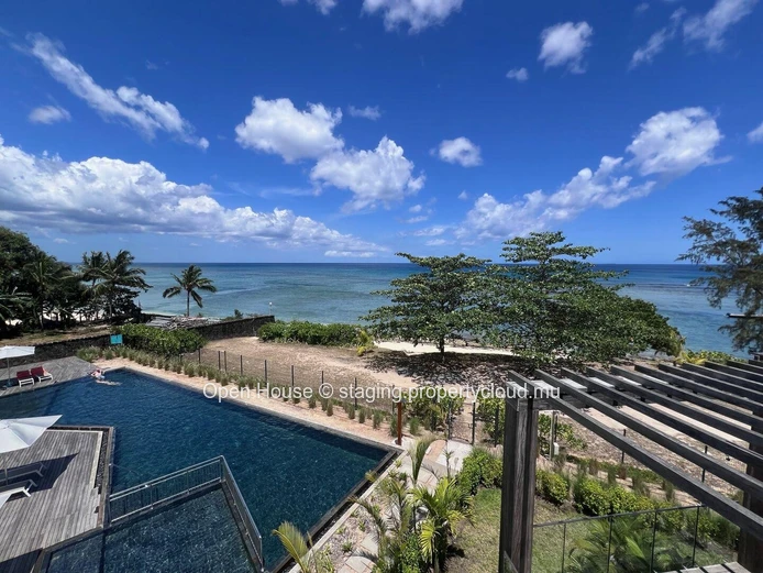 Oceanfront penthouse, 2 bedrooms with en suite bathrooms, direct access to the sea, jacuzzi, terrace, panoramic sea v...