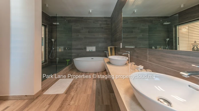 Sumptuous high end 5 bedroom villa in IRS Marina