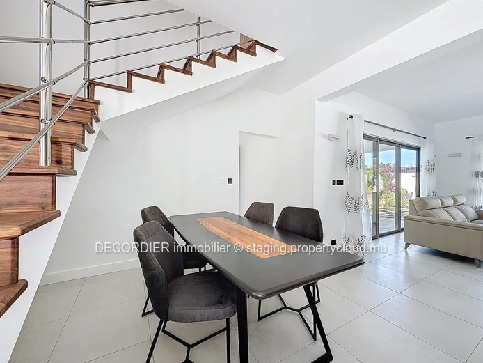 Stunning new house with swimming pool and garden