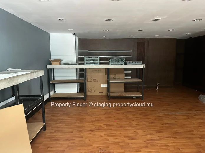 Espaces de bureaux à louer – Rez-de-chaussée, 1er et 2e étage