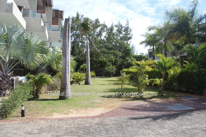 This wonderful residence located in Bain Bœuf offers a breathtaking view of the Coin de Mire and the northern lagoons