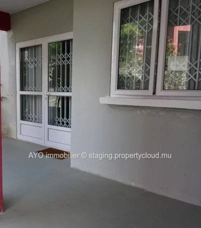 Pereybere - 2 bedroom apartment in a secured residence with common pool