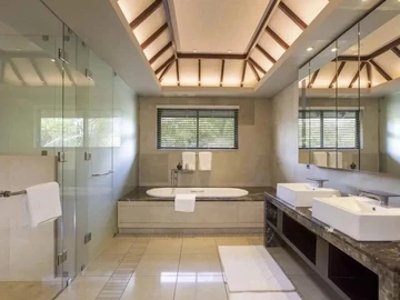 5 Bedroom Villa