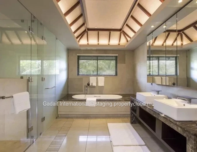 Invest in this villa in the east of Mauritius with private beach and golf access