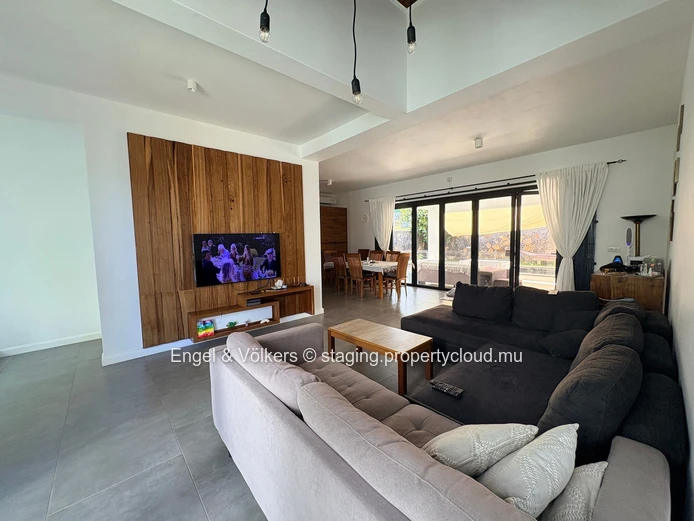 FOR RENT - Architect-designed house in Flic en Flac