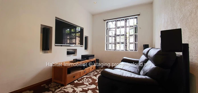 FOR SALE - Beautiful single storey villa of 475 m2 furnished and equipped with neat finishes on a land of 454 toises ...