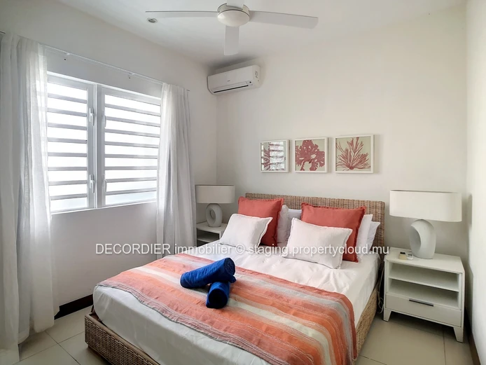 Ground floor apartment in front of the sea