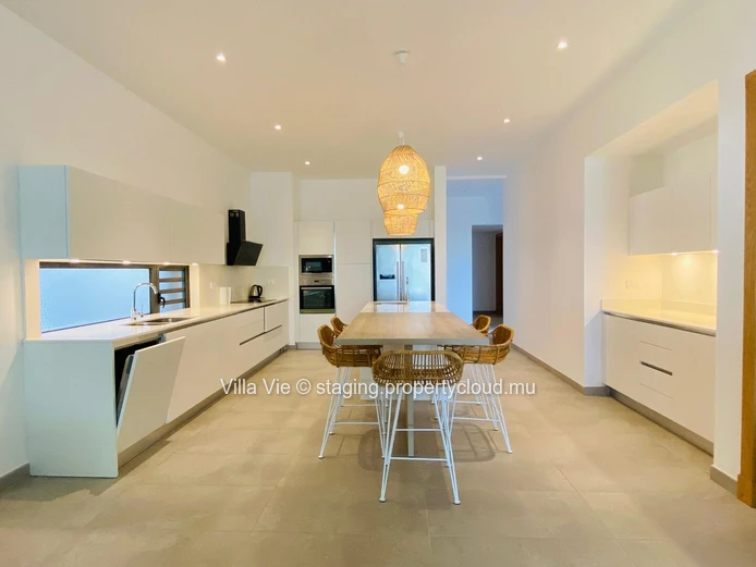 Péreybère - 3-bedroom luxury beachfront apartment (Sole Mandate)