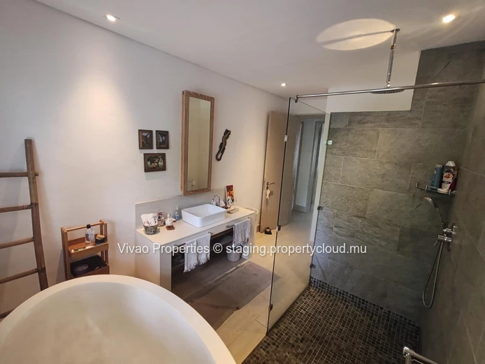 Luxury Duplex within Black River Marina offering Stunning Views.3 bedroom Fully Furnished, Private Mooring, Parking, ...