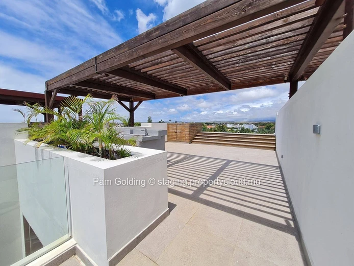 Appartement PDS à vendre à Grand Baie, 197m², 2 chambres, piscine privée, climatisé, vue sur mer et montagne, sécurit... (Mandat exclusif)