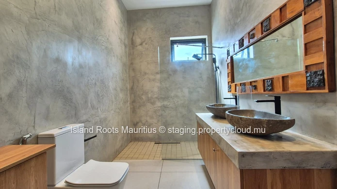 Grande Baie Chemin Vingt Pieds: 3-Bedroom House for Sale - Ideal for Families!