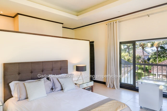 Magnifique propriété de 1972m² avec piscine, jardin et vue panoramique à Anahita