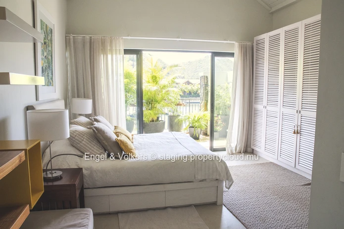 3-Bedroom Marina-Front Duplex with Splash Pool & Mountain views