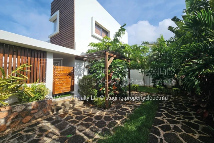 Your Dream Villa Awaits in the North!