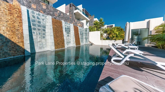 Home style apartment with magnificent sea and mountain views (Sole Mandate)