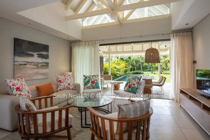 Beautiful 3-bed semi-detached villa situated on the edge of the 9th hole of the golf course