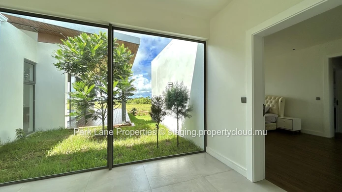 Elegant 3-Bedroom Villa for Rent in Golf Estate