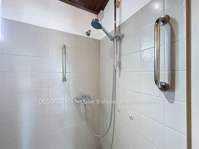 Elegant house in the heart of a sought-after, secure residential area