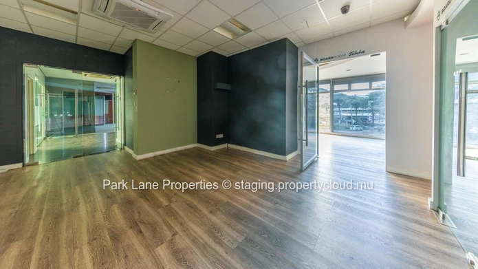 Commercial space ideally situated in the heart of Black River