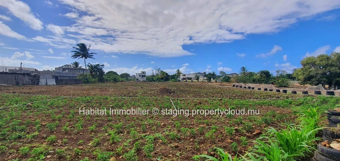 FOR SALE -  Beautiful plot of land of 1 acre 06 with access on 2 roads located in Bramsthan