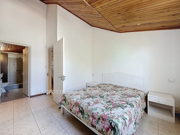 Elegant house in the heart of a sought-after, secure residential area