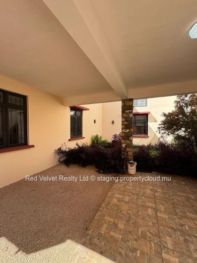 FOR SALE: Spacious 4-Bedroom House in Vacoas – Rs 25M