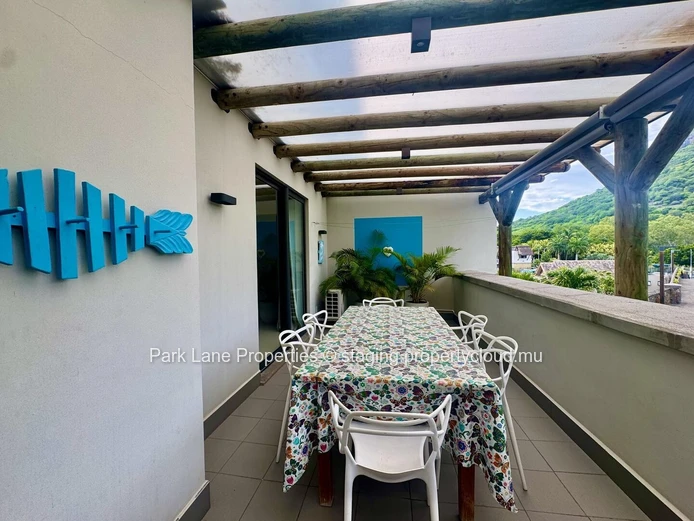 Cute waterfront apartment with view on Marina, between river and mountain.