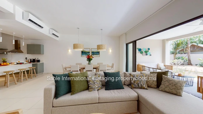 Luxury G+2 Apartment with Communal Pool in Péreybère, 143m² Living Space, Sea Access, Close to Amenities 
