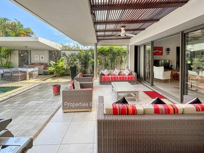 Luxury 3-Bedroom Villa with Private Pool – Balaclava