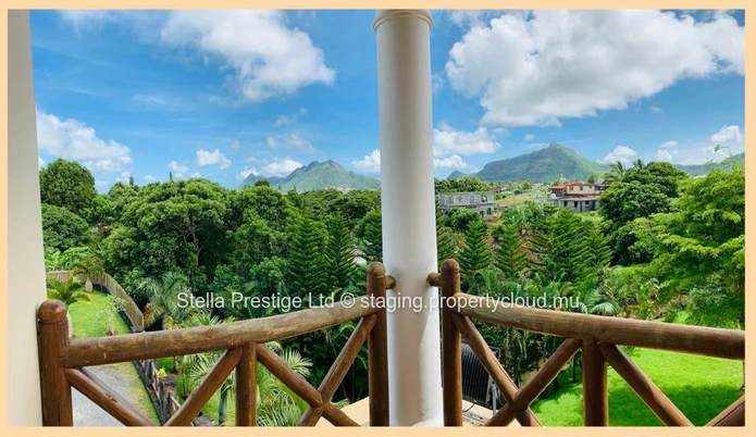 Gorgeous Riverside Cottage Priced To Sell - Sellers Are Ready To Move On! Located in Prime Position!
