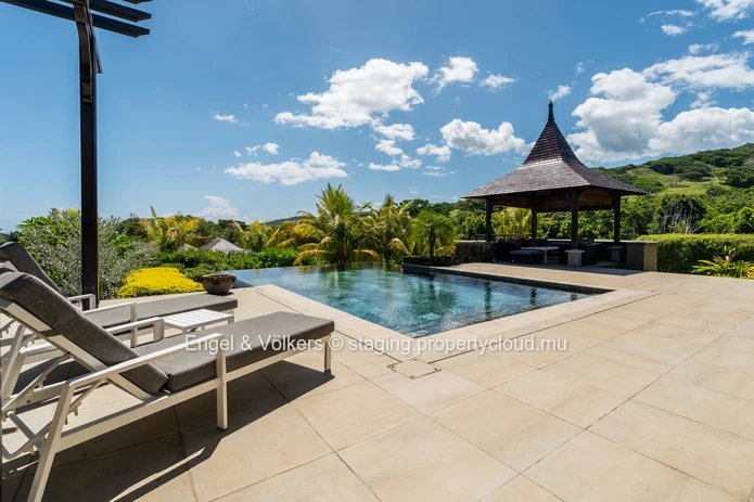 Contemporary Single Storey Villa with Sunset Views