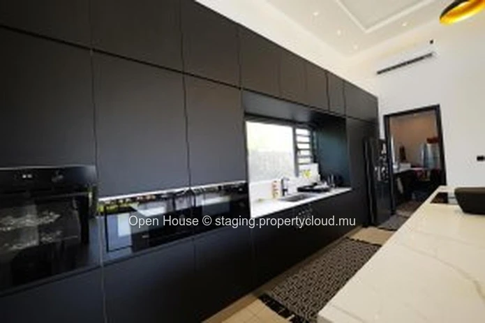 Villa PDS à vendre à Grand Baie, 210M² habitables, terrain 419m², 3 chambres, piscine privée, caractéristiques extéri...