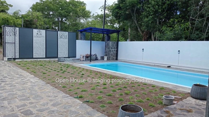 NEW MAURITIAN VILLA, for sale in Calodyne, 210m², 4 bedrooms, private pool, close to the sea, furnished, Rs.