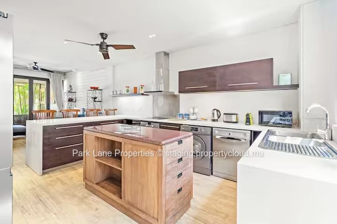 Luxury IRS duplex in Marina!