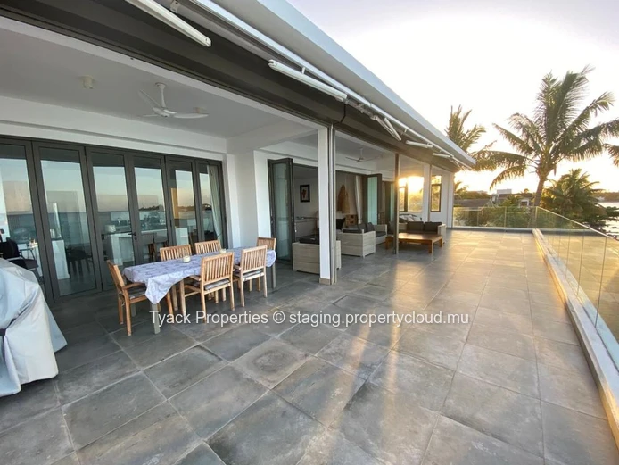 Prestigious Beachfront Penthouse with Breathtaking Bay Views – Grand Baie