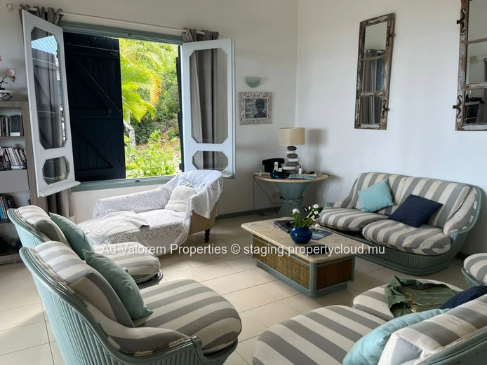 Propriété d’Exception à Tamarin – Deux Maisons sur 3 165 m² avec Piscine et Superbe Vue