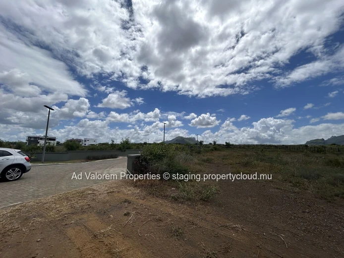 "Exclusive Gated Residential Land in Prime Flic en Flac Location - 1.234m² for Rs 16.5M!"