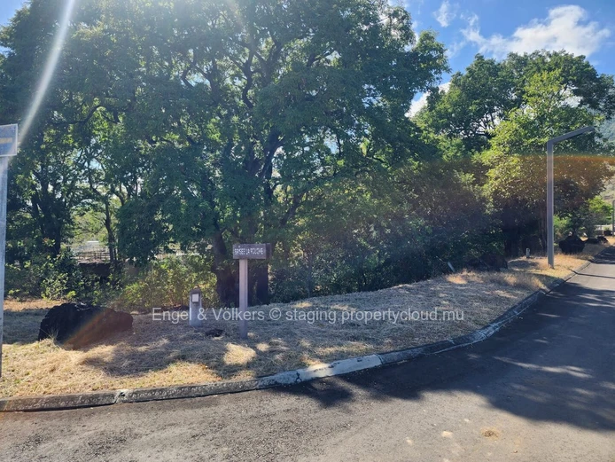 À vendre, terrain spacieux dans un quartier paisible de l’Ouest