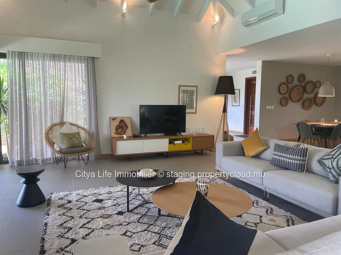 Villa PDS à vendre à Grand Gaube, 365m² habitables, terrain 1.076m², 4 chambres, piscine privée. Proche écoles, comme...