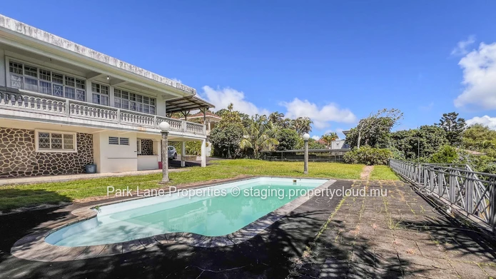 Rare opportunity in Floréal: High potential property on a large plot.