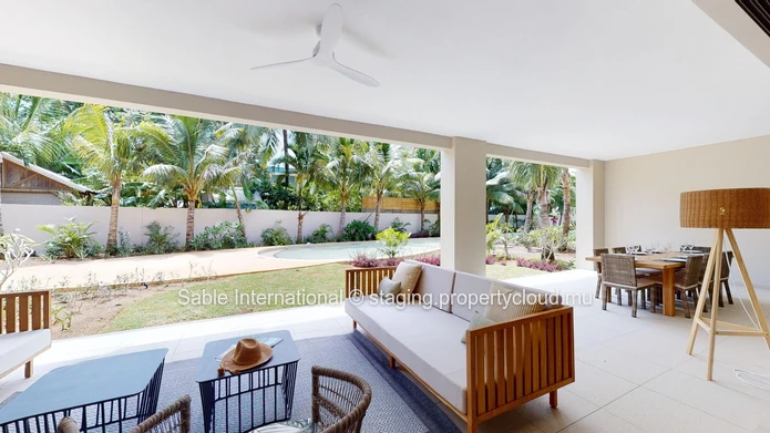 Luxury G+2 Apartment with Communal Pool in Péreybère, 143m² Living Space, Sea Access, Close to Amenities 