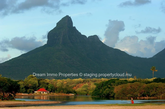Superbe Appartement Construit De 2 Chambres A Tamarin – Ile Maurice