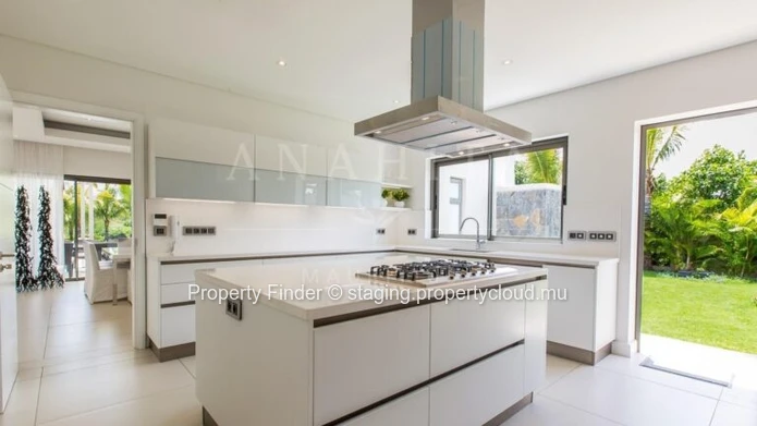 Exclusive 4-Bedroom Villa with Breathtaking Golf Views